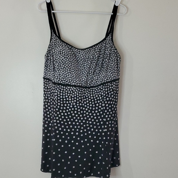 Le Cove Other - Le Cove Tank One-Piece Swim Suit Size 18 Black White Floral Dress Overlay